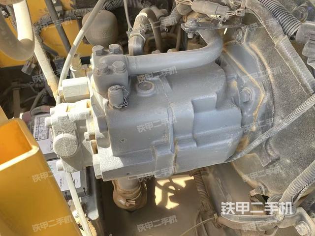 液壓泵艙室正面整體(整機(jī)外觀) 液壓泵艙室正面整體(整機(jī)外觀)