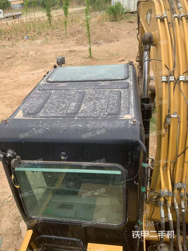 驾驶室顶部(整机外观) 驾驶室顶部(整机外观)