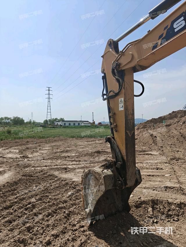 小臂整体右前(工作和回转装置) 小臂整体右前(工作和回转装置)