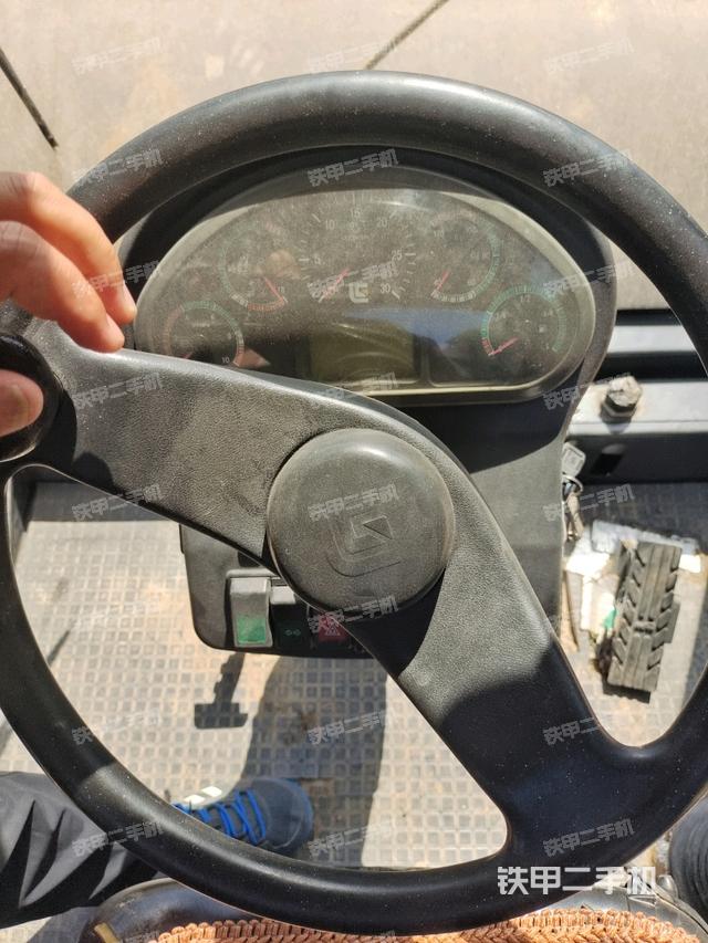 仪表盘全景(压路机驾驶室) 仪表盘全景(压路机驾驶室)