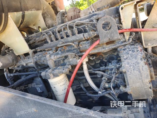 发动机上部全景(压路机发动机舱) 发动机上部全景(压路机发动机舱)