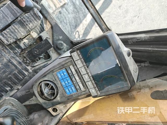 显示屏 (驾驶室部分) 显示屏 (驾驶室部分)