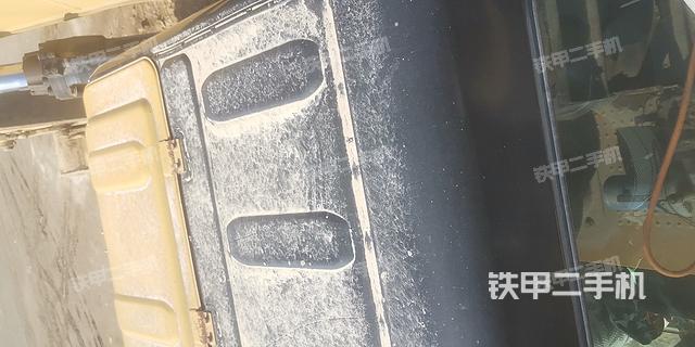 驾驶室顶部(整机外观) 驾驶室顶部(整机外观)