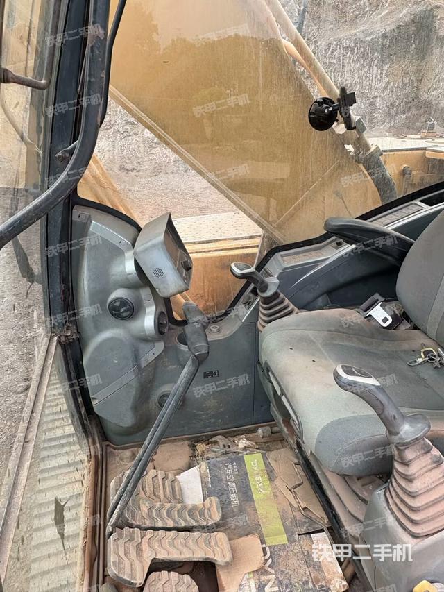 駕駛室整體(整機外觀) 駕駛室整體(整機外觀)