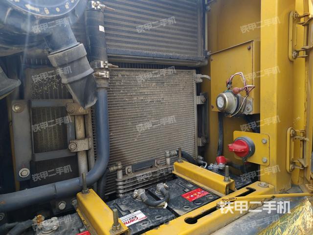 散熱器正面(大件艙室) 散熱器正面(大件艙室)