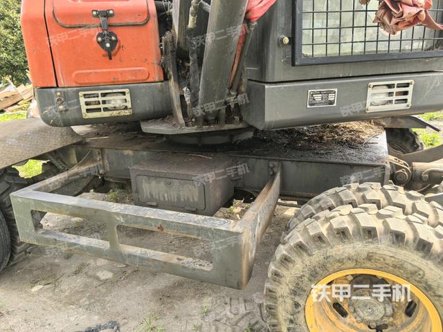 转盘和下车架正前(工作和回转装置) 转盘和下车架正前(工作和回转装置)