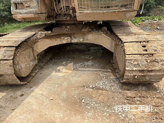 鏟斗右后整體(工作和回轉(zhuǎn)裝置) 鏟斗右后整體(工作和回轉(zhuǎn)裝置)