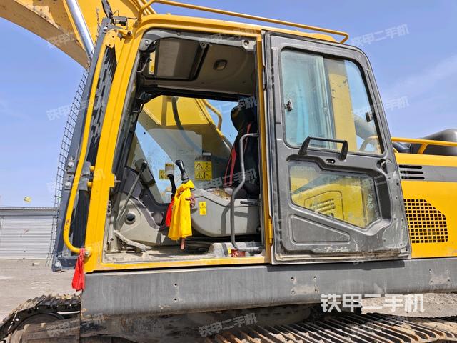 駕駛室整體（整機(jī)外觀）