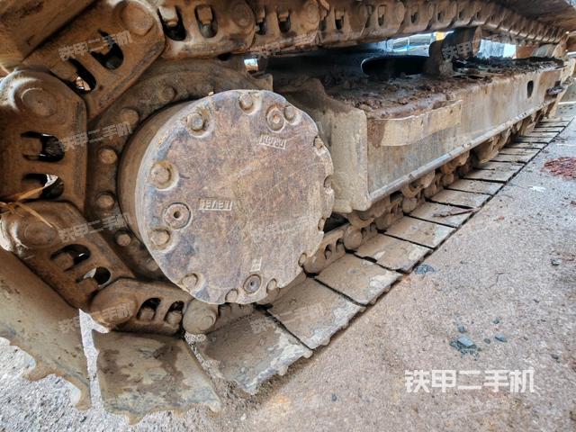 單側(cè)履帶整體(整機(jī)外觀) 單側(cè)履帶整體(整機(jī)外觀)