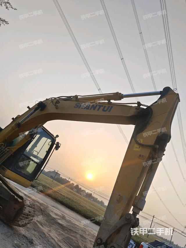 大臂整体 右侧(工作和回转装置) 大臂整体 右侧(工作和回转装置)