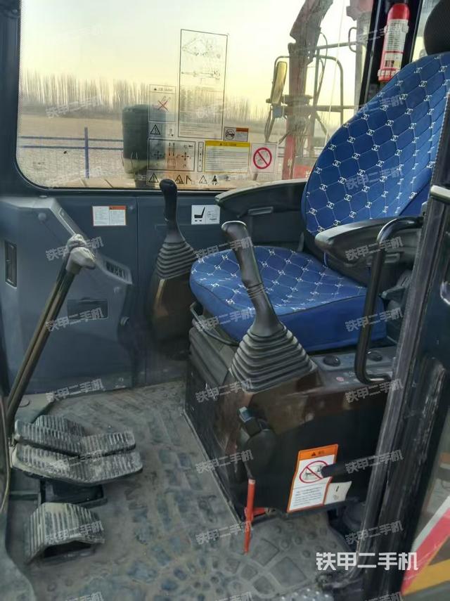 驾驶室整体(整机外观) 驾驶室整体(整机外观)
