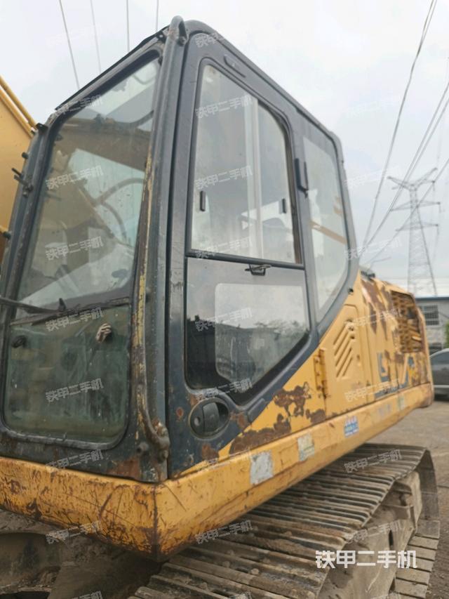 驾驶室整体(整机外观) 驾驶室整体(整机外观)