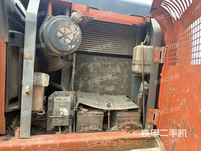 散熱器正面(大件艙室) 散熱器正面(大件艙室)