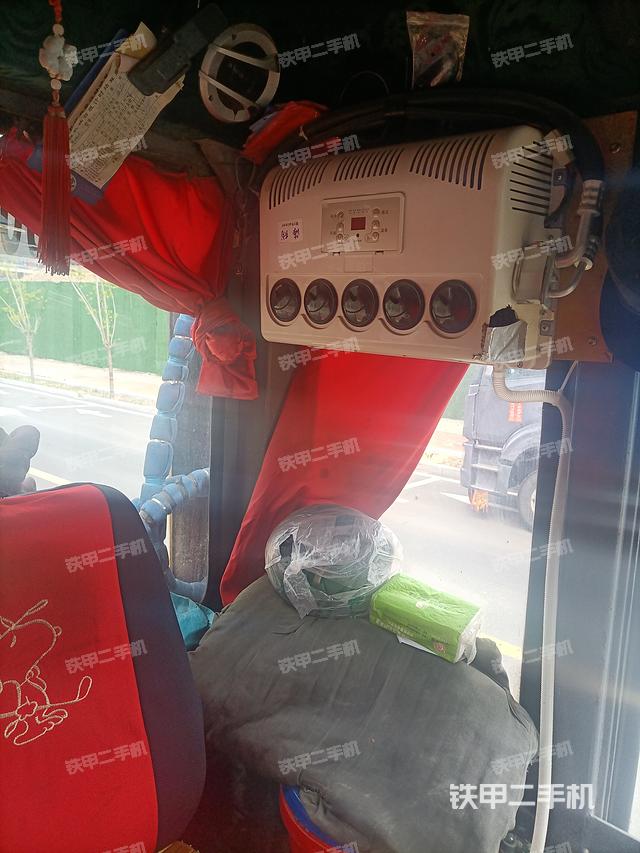 駕駛室操作臺(設(shè)備外觀及核心部件) 駕駛室操作臺(設(shè)備外觀及核心部件)