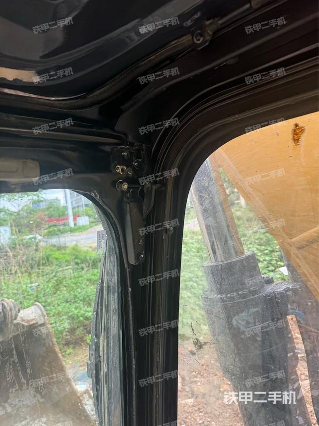 右侧玻璃角标(驾驶室部分) 右侧玻璃角标(驾驶室部分)