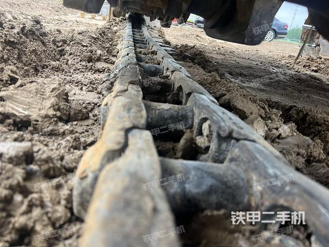 右侧履带整体(行走机构) 右侧履带整体(行走机构)