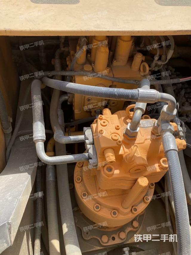 回转马达和主控阀（整机外观）