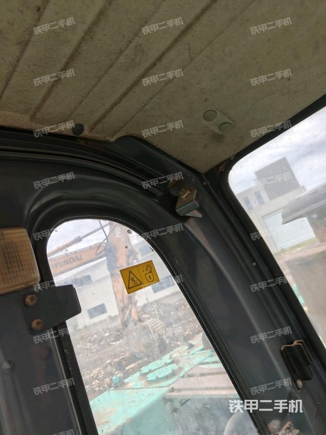 駕駛室左前45度(駕駛室部分) 駕駛室左前45度(駕駛室部分)