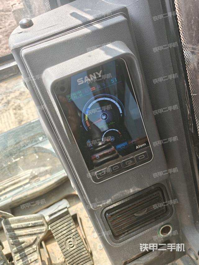 显示屏 (驾驶室部分) 显示屏 (驾驶室部分)