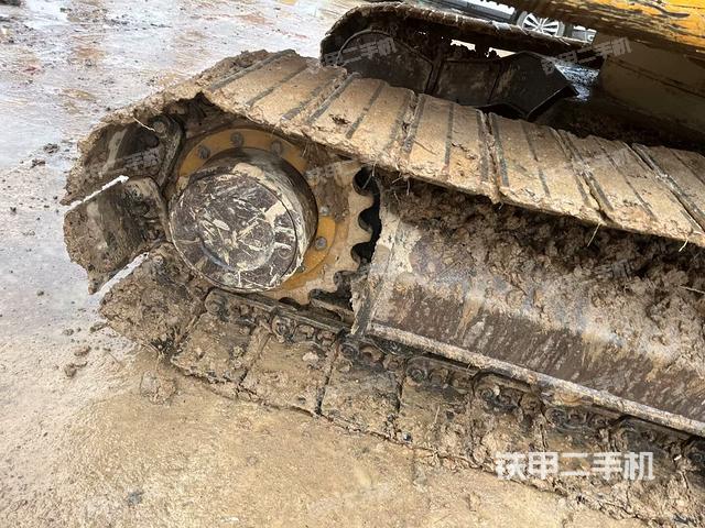 右側(cè)履帶整體?(行走機(jī)構(gòu)) 右側(cè)履帶整體?(行走機(jī)構(gòu))