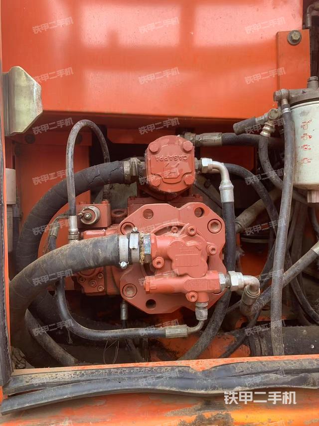 液壓泵艙室正面整體(整機(jī)外觀) 液壓泵艙室正面整體(整機(jī)外觀)