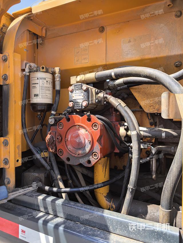 液壓泵艙室正面整體（整機(jī)外觀）