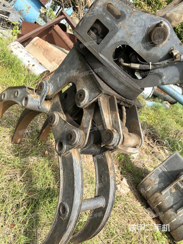 铲斗右后整体(工作和回转装置) 铲斗右后整体(工作和回转装置)