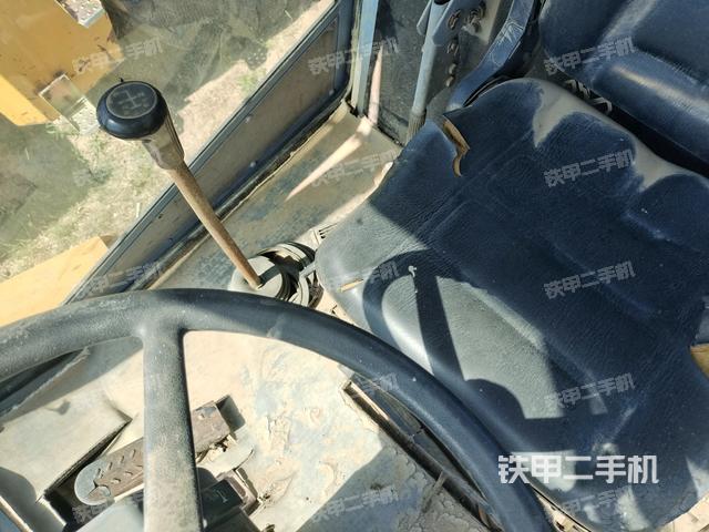 操作台全景（压路机驾驶室）