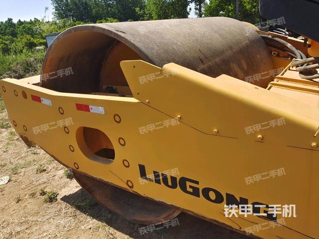 正后侧（压路机前后车架）