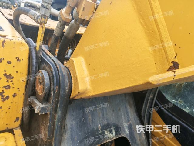 鏟斗右后整體(工作和回轉(zhuǎn)裝置) 鏟斗右后整體(工作和回轉(zhuǎn)裝置)