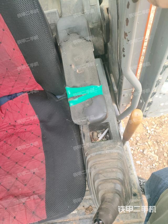 座椅左側(cè)控制臺/音響/含左手柄(駕駛室部分) 座椅左側(cè)控制臺/音響/含左手柄(駕駛室部分)