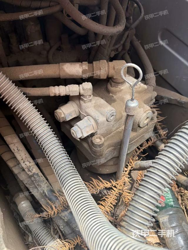 駕駛室頂部俯視(上車(chē)部件) 駕駛室頂部俯視(上車(chē)部件)