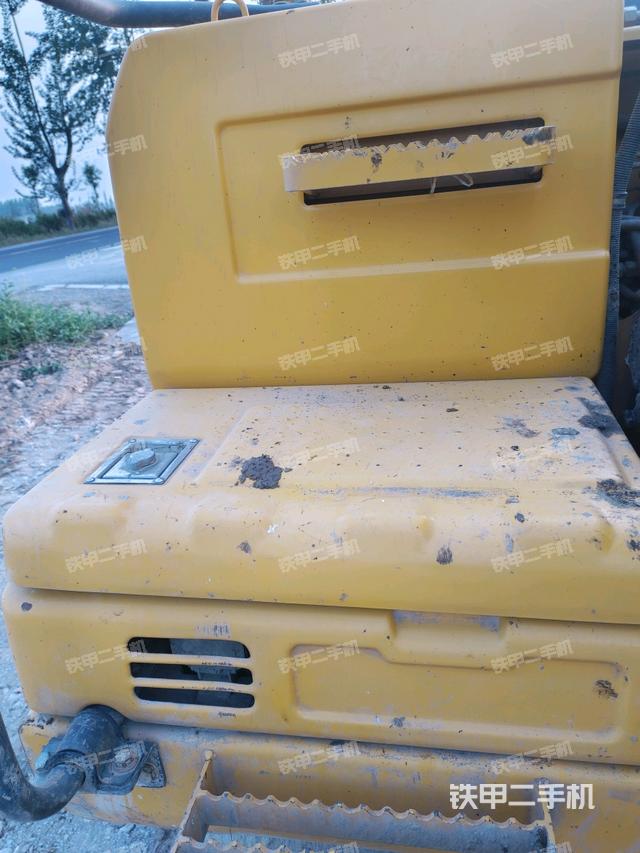 大臂根部 斜视(工作和回转装置) 大臂根部 斜视(工作和回转装置)