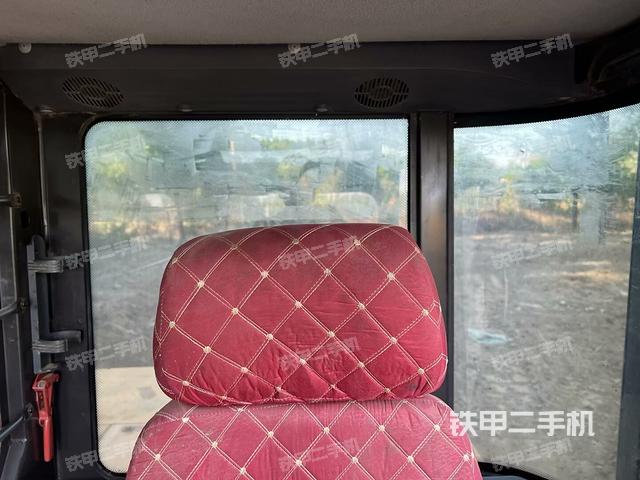 驾驶室顶部（整机外观）