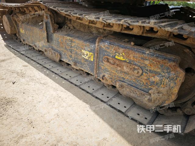 單側(cè)履帶整體(整機外觀) 單側(cè)履帶整體(整機外觀)