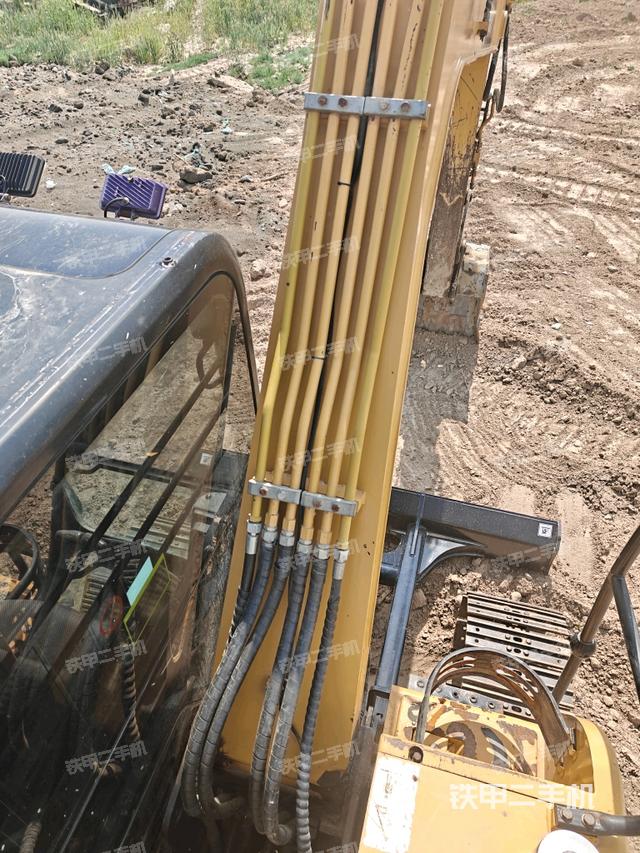 大臂背部俯视(工作和回转装置) 大臂背部俯视(工作和回转装置)