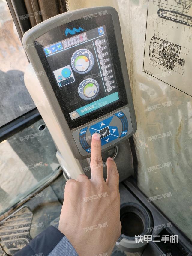 显示屏 (驾驶室部分) 显示屏 (驾驶室部分)