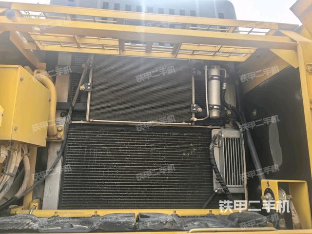 散熱器正面(大件艙室) 散熱器正面(大件艙室)