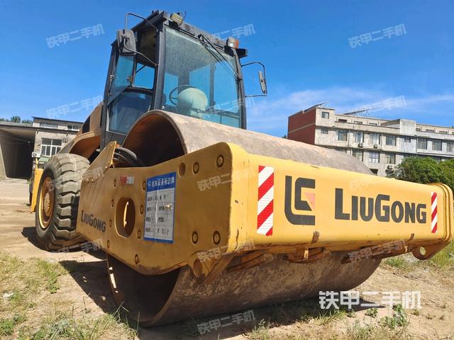 右前45°（压路机整机外观）