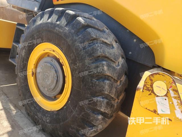 前轮左侧减震块连接及部件(压路机前后车架) 前轮左侧减震块连接及部件(压路机前后车架)