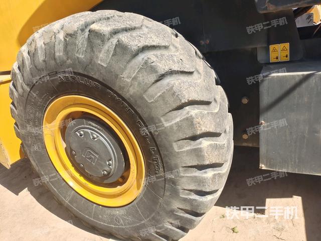 后轮右侧全景(压路机前后车架) 后轮右侧全景(压路机前后车架)