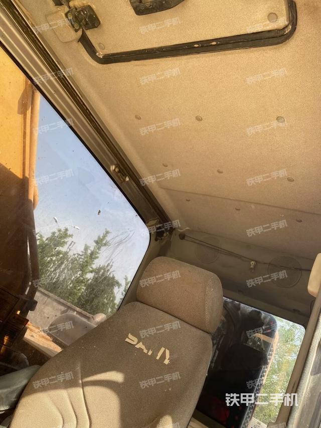 驾驶室顶部（整机外观）