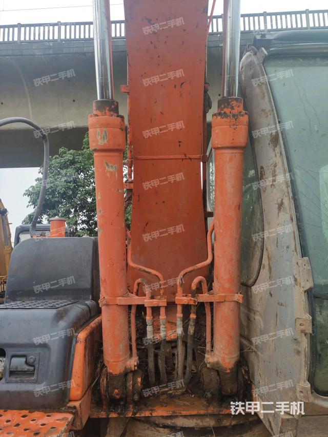 大臂油缸整體?豎拍(工作和回轉(zhuǎn)裝置) 大臂油缸整體?豎拍(工作和回轉(zhuǎn)裝置)