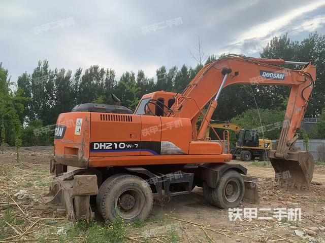 整機(jī)右后45°(整機(jī)外觀) 整機(jī)右后45°(整機(jī)外觀)