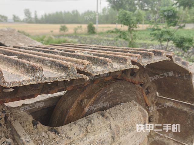 单侧履带整体(整机外观) 单侧履带整体(整机外观)