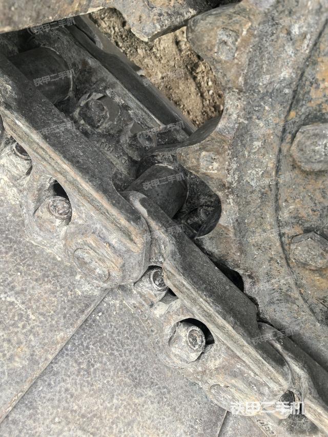 右側(cè)履帶整體(行走機(jī)構(gòu)) 右側(cè)履帶整體(行走機(jī)構(gòu))