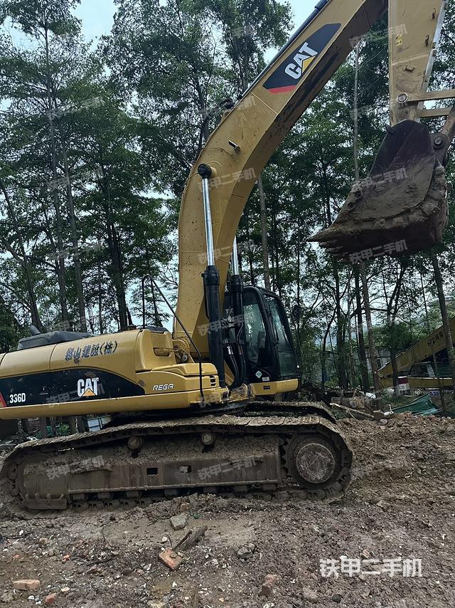 单侧履带整体(整机外观) 单侧履带整体(整机外观)