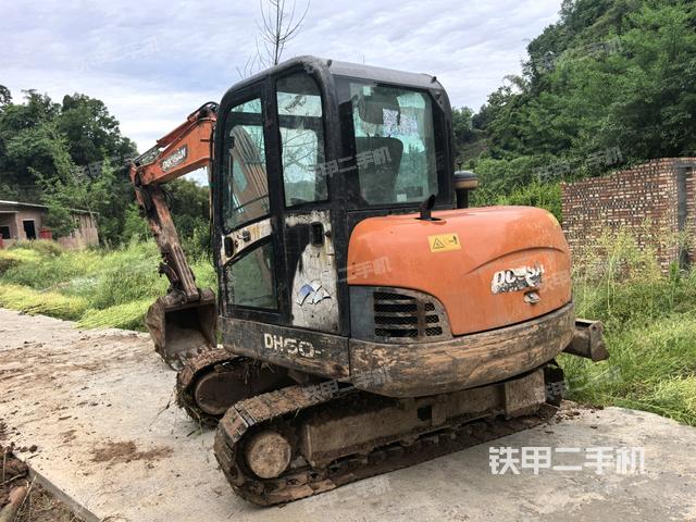 斗山DH60-7挖掘机的设备实拍-第2张实拍照片