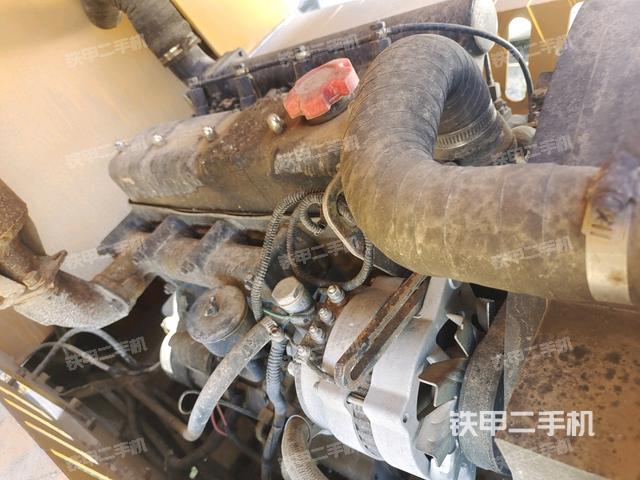 發(fā)動(dòng)機(jī)艙全景（壓路機(jī)發(fā)動(dòng)機(jī)艙）