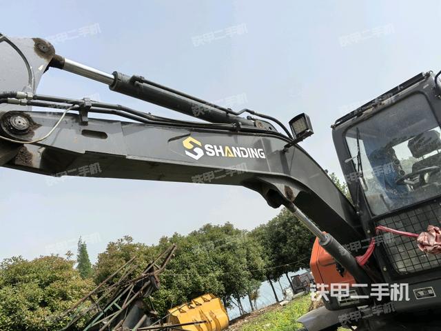 大臂整体 右侧(工作和回转装置) 大臂整体 右侧(工作和回转装置)